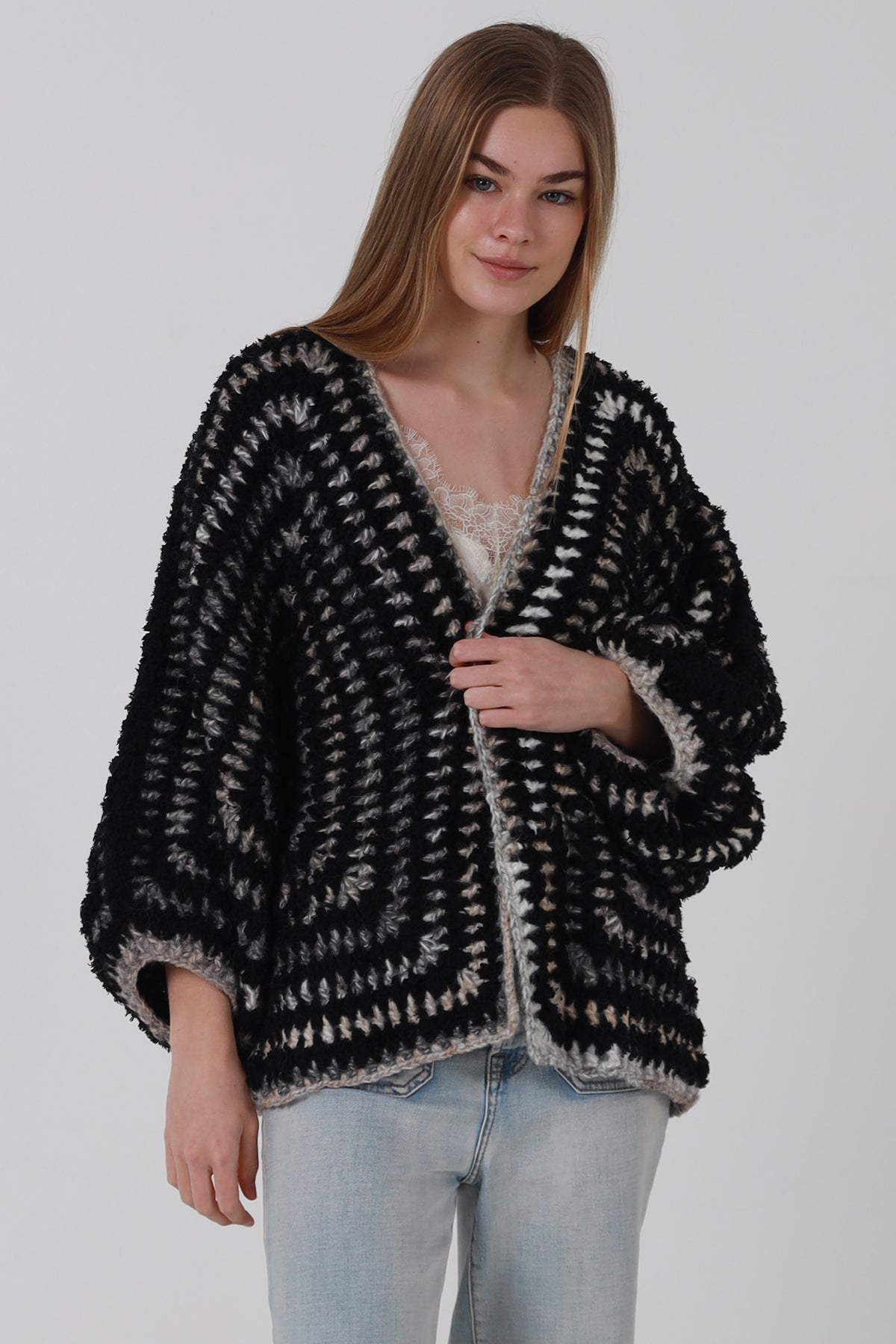 HR022 Black