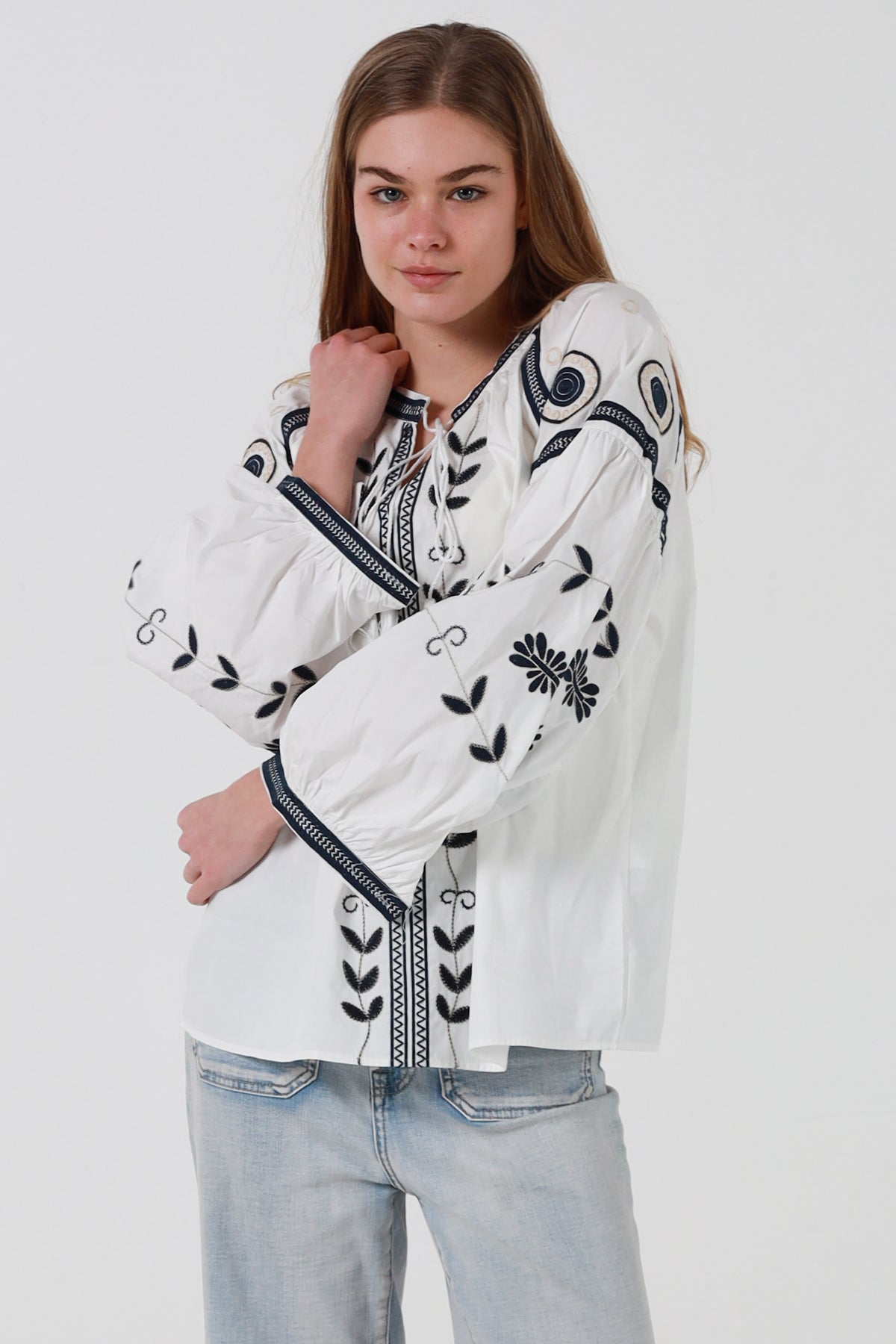 JL0001 Embroidered Top