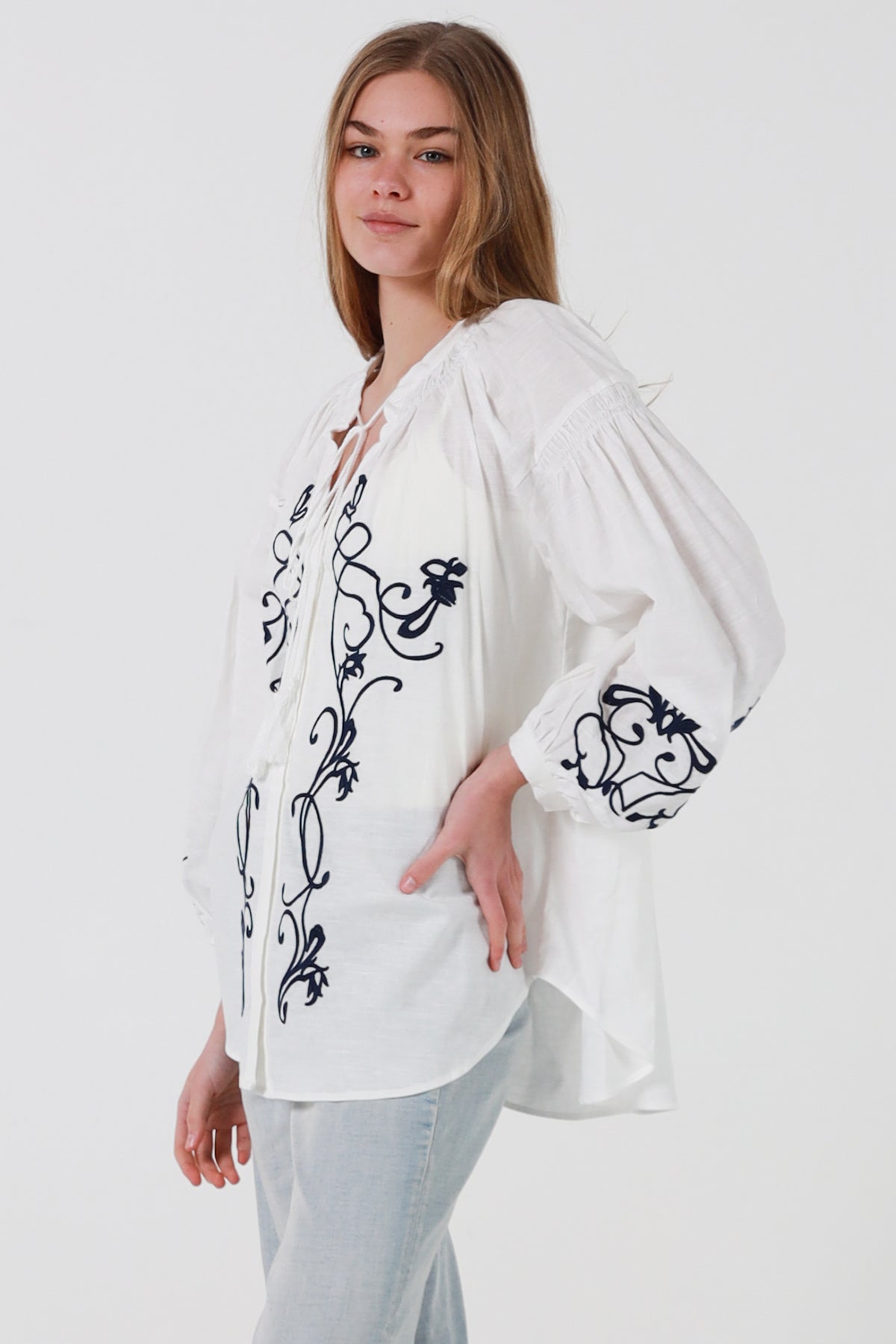 JL0003 Embroidered Top