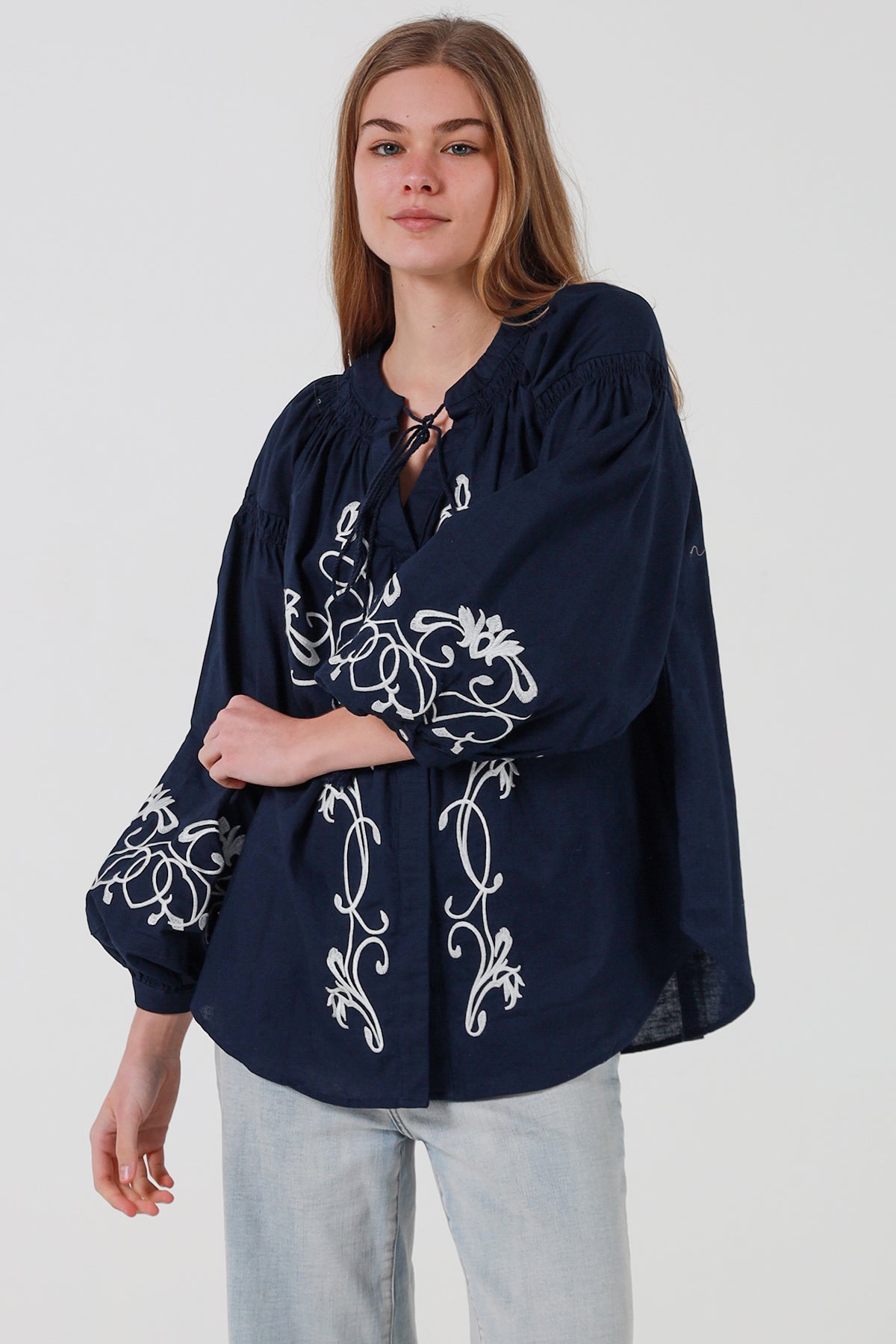 JL0004 Embroidered Top