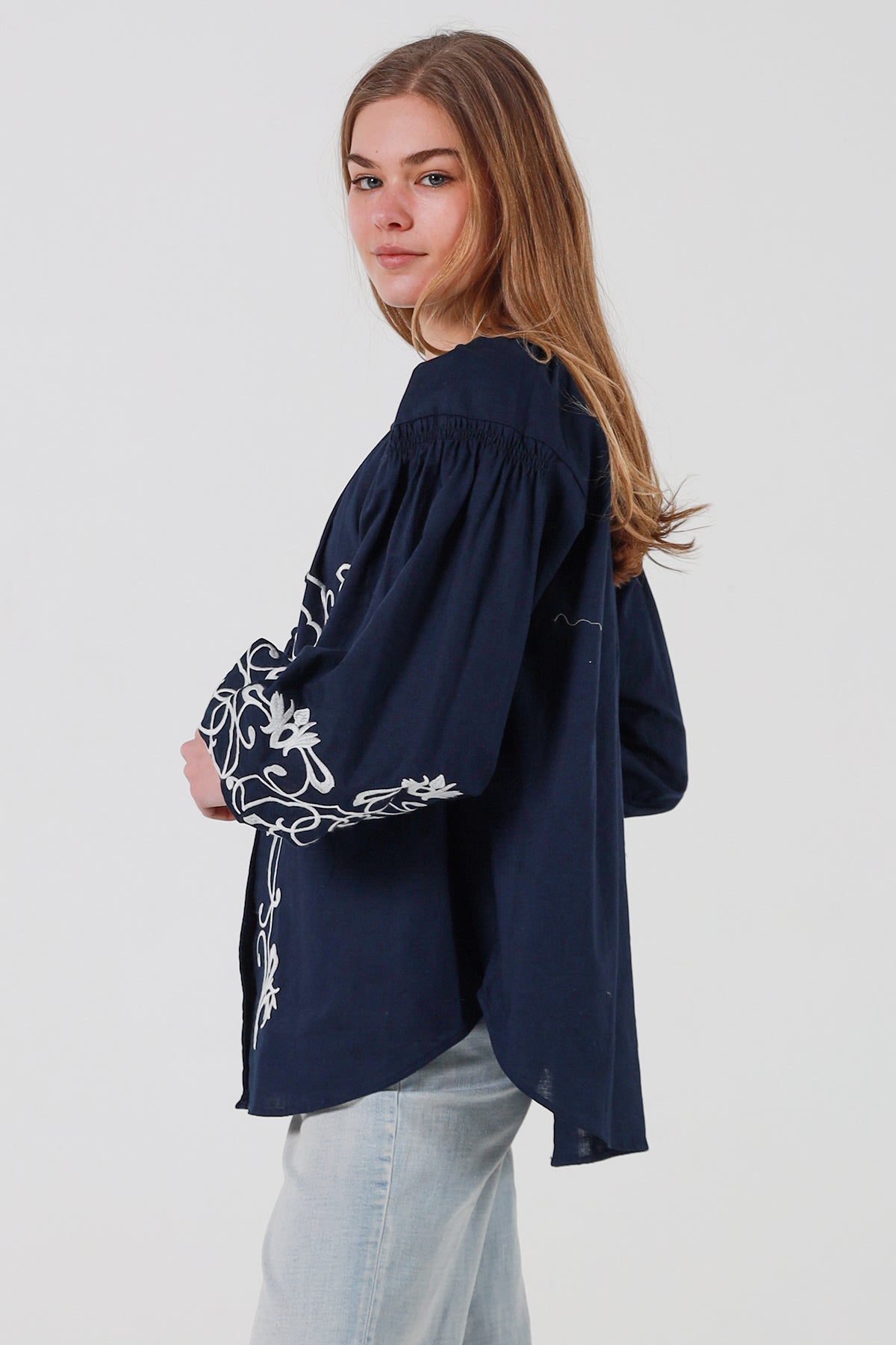 JL0004 Embroidered Top