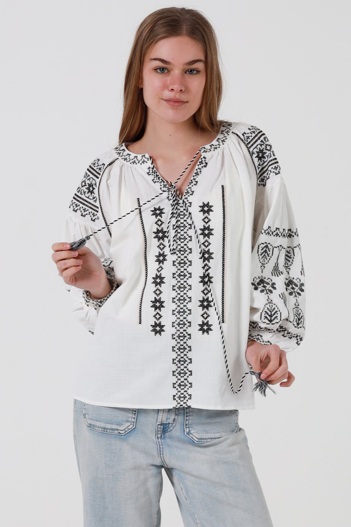 JL0005 Embroidered Top