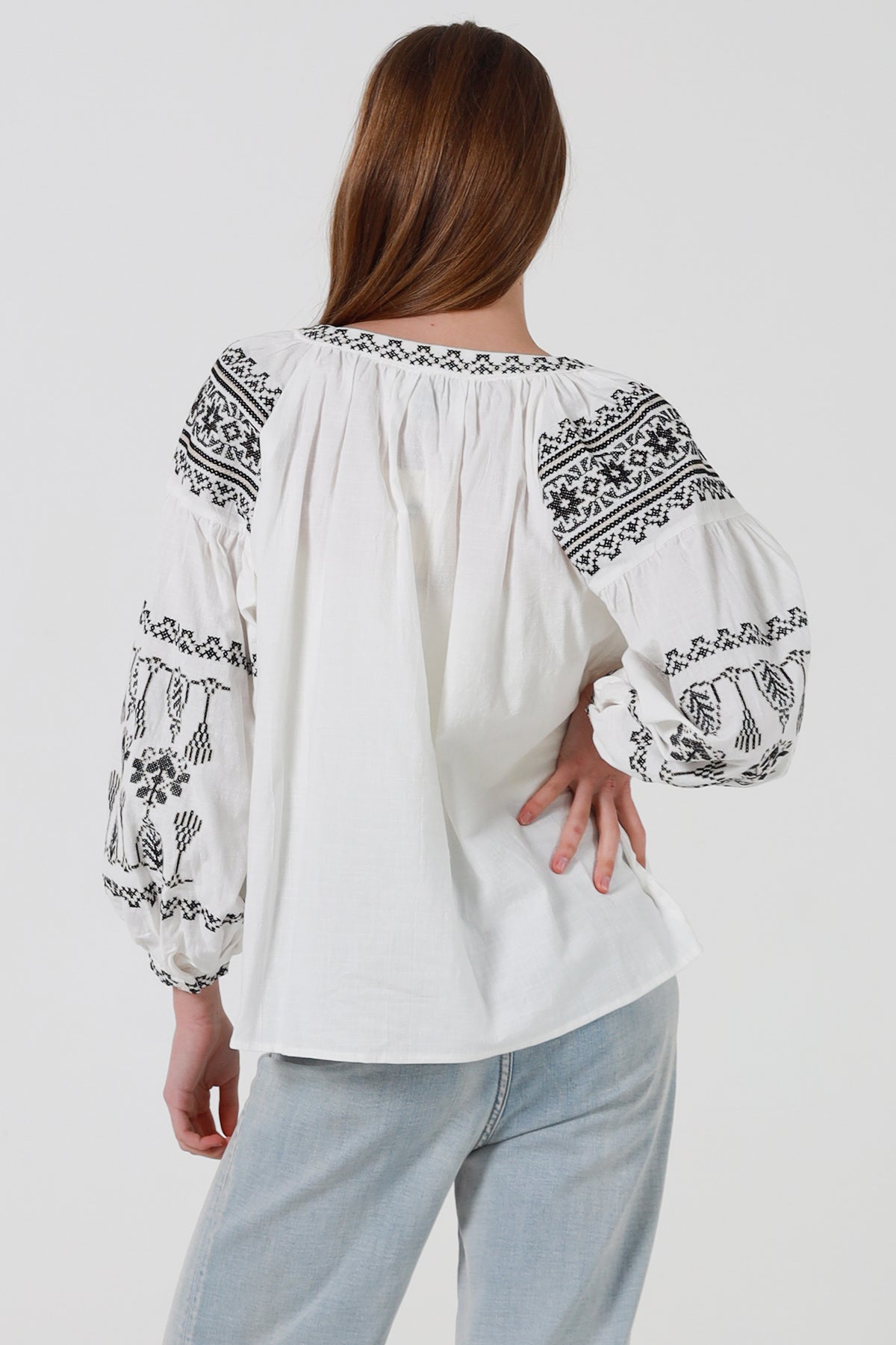 JL0005 Embroidered Top