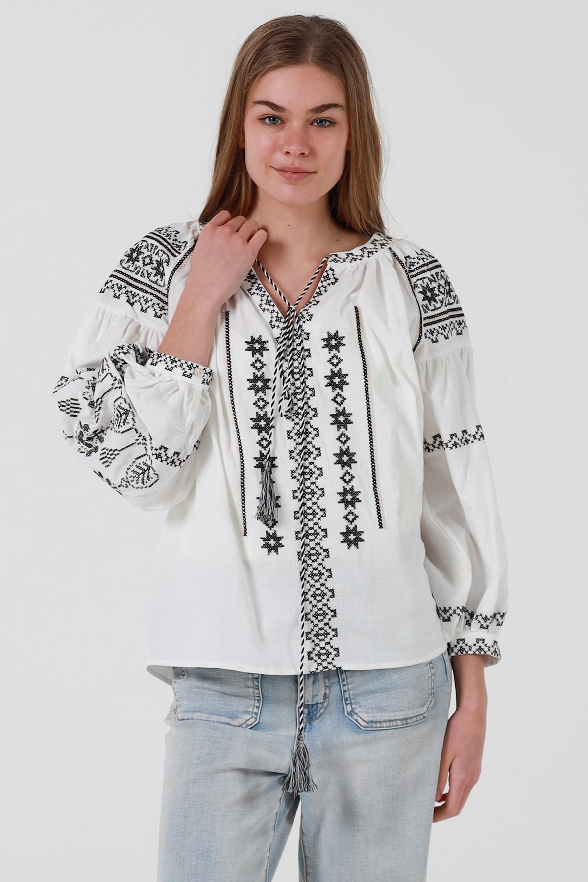 JL0005 Embroidered Top