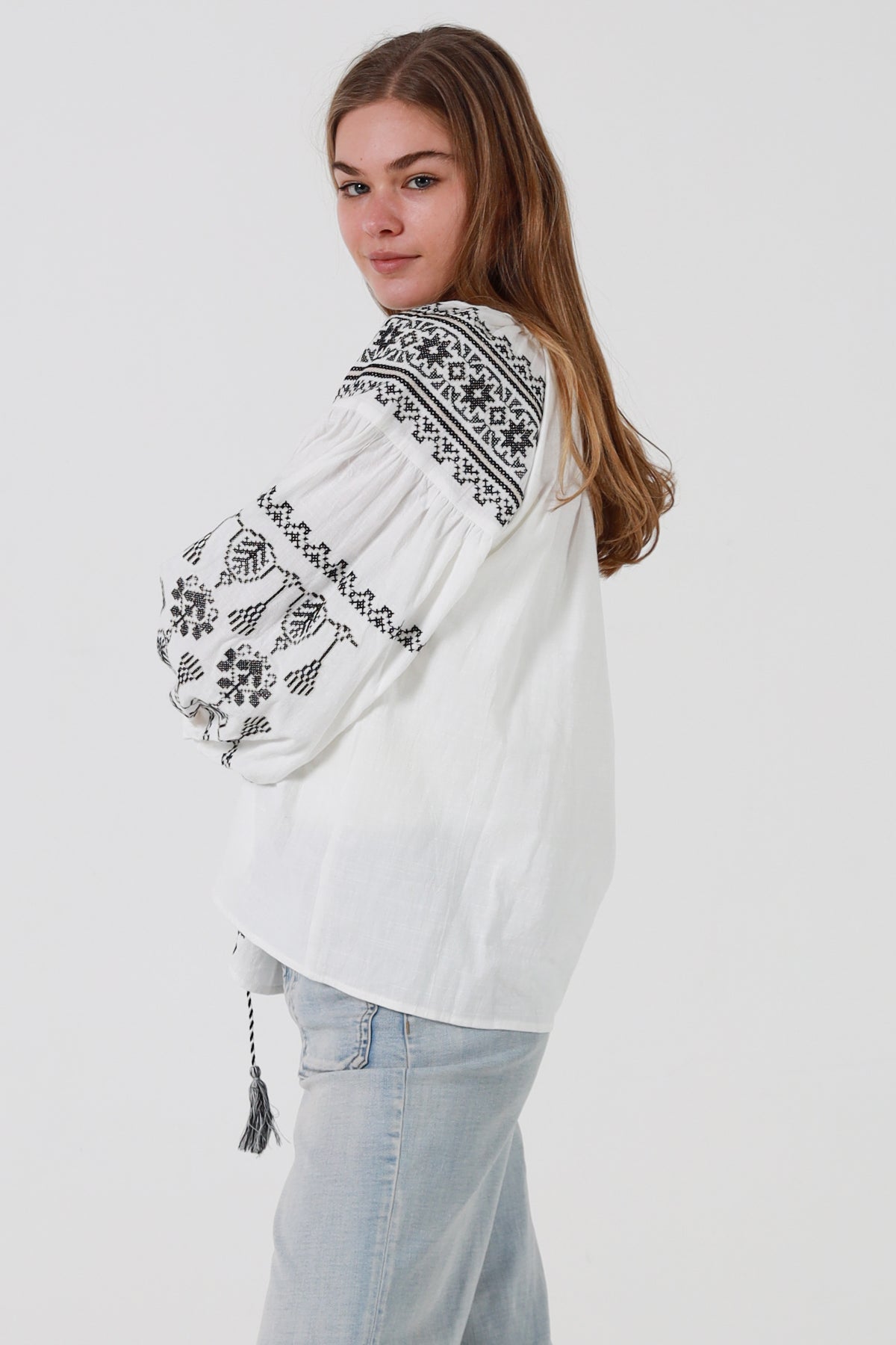 JL0005 Embroidered Top