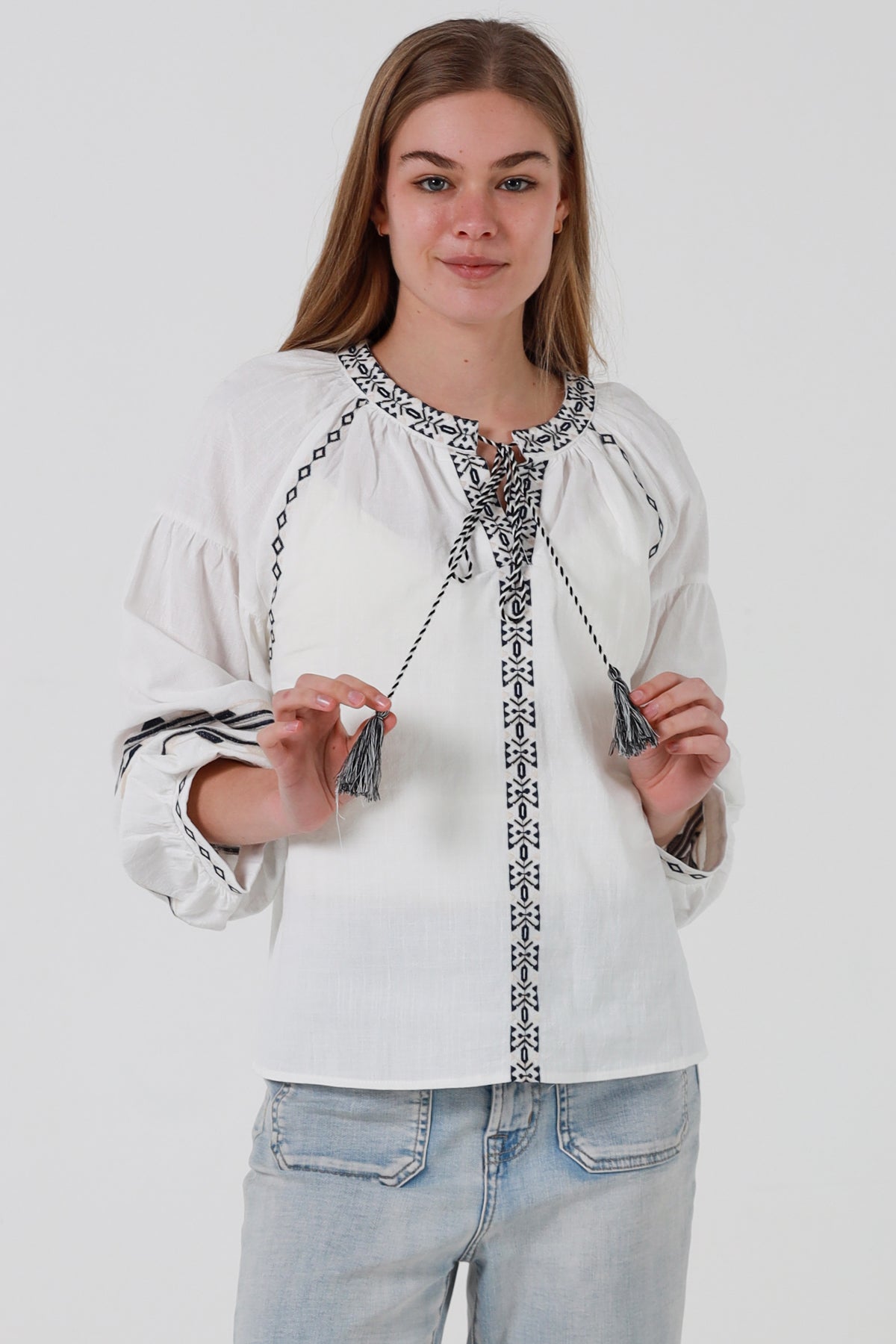 JL0007 Embroidered Top