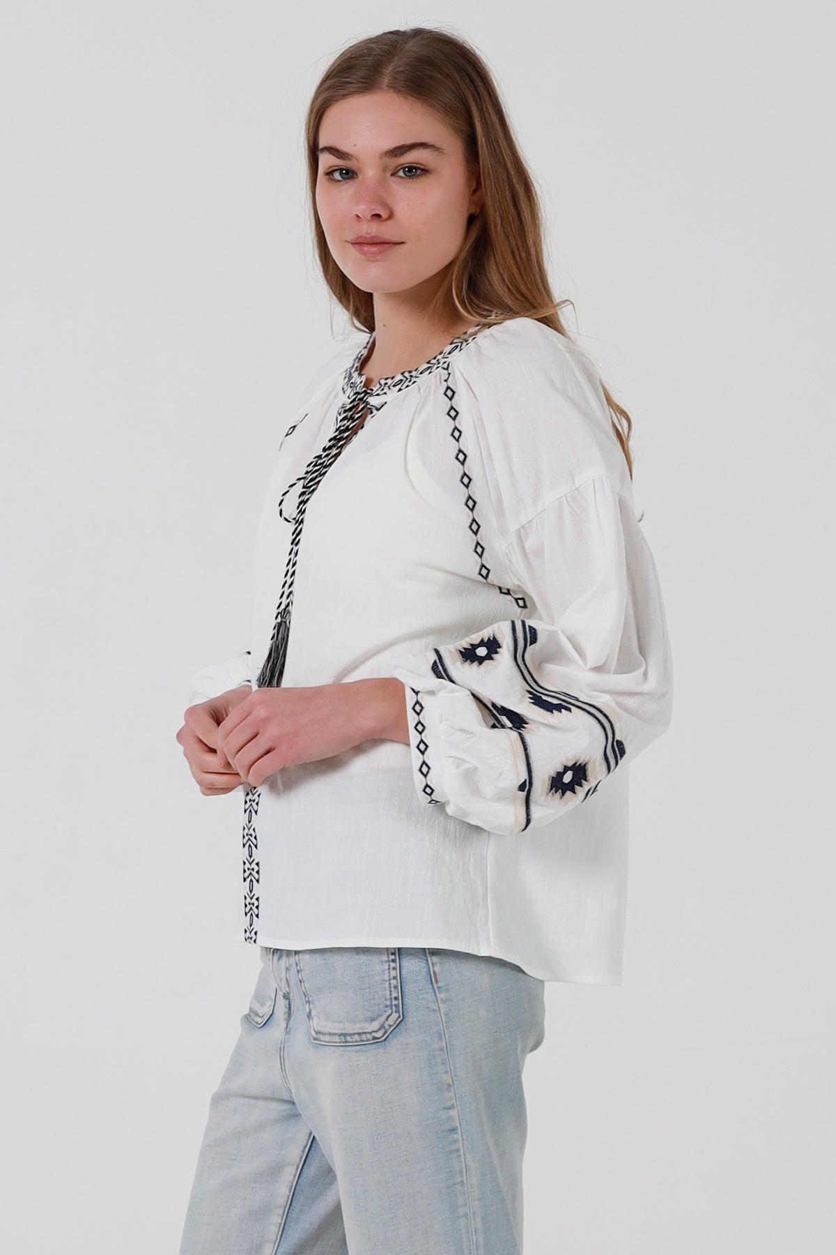 JL0007 Embroidered Top