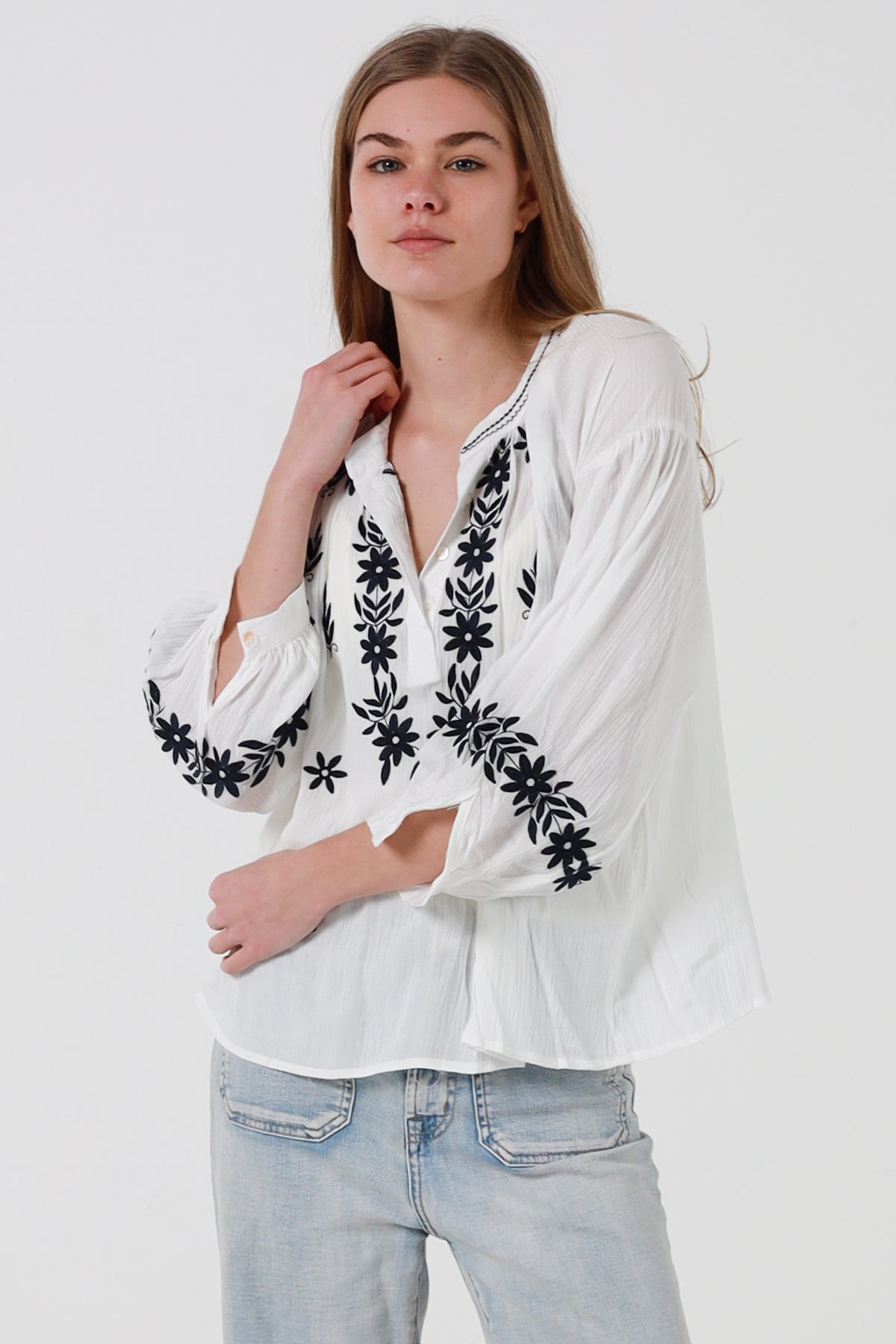 JL0009 Embroidered Top