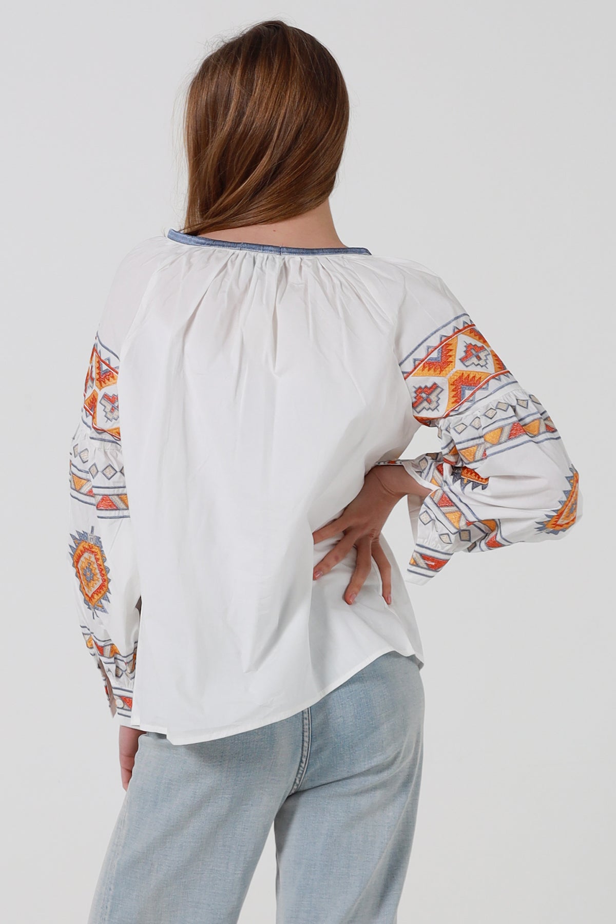 JL0013 Embroidered Top