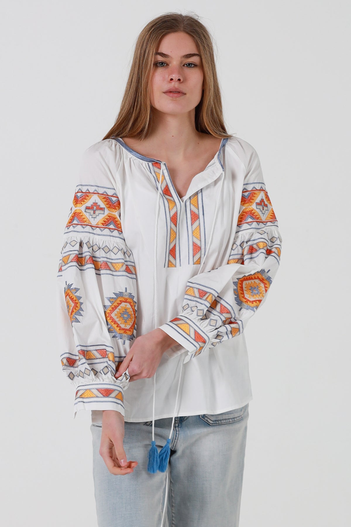 JL0013 Embroidered Top
