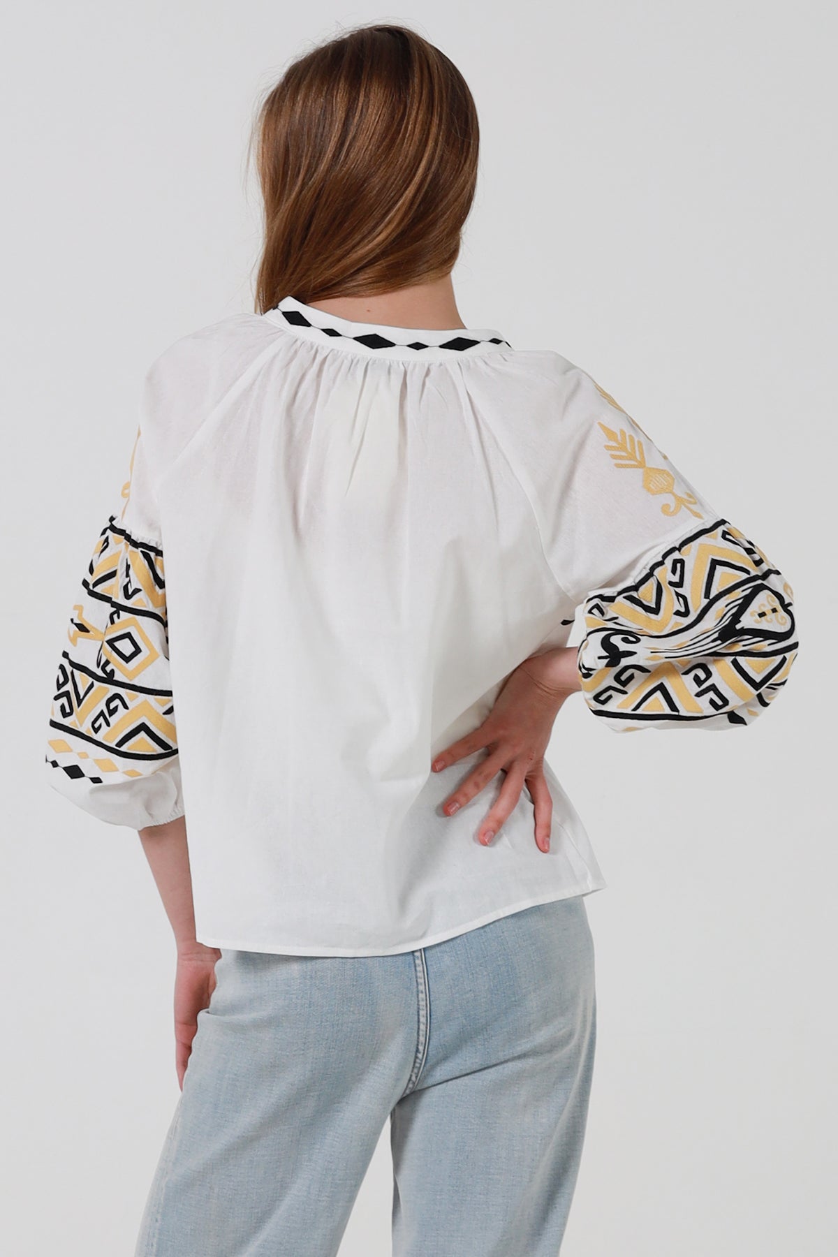 JL0015 Embroidered Top
