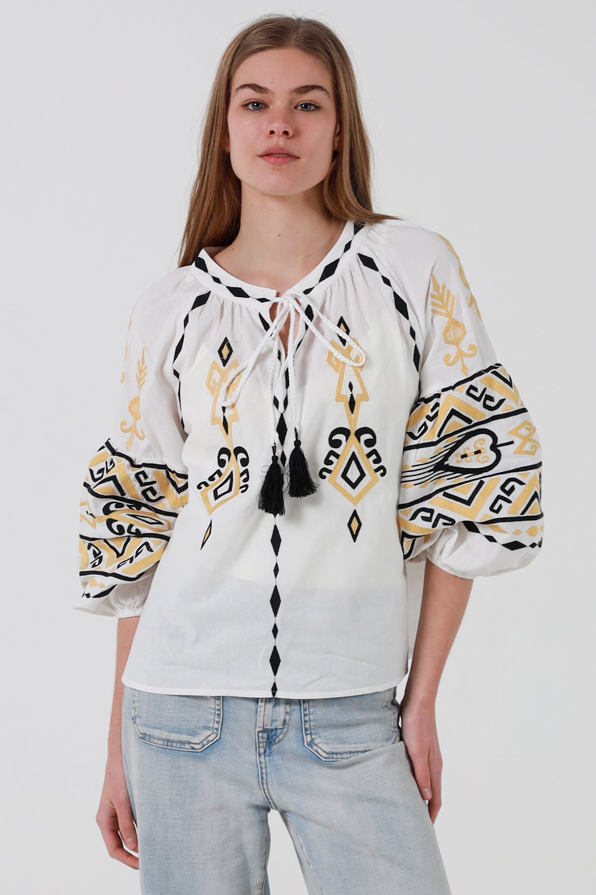 JL0015 Embroidered Top