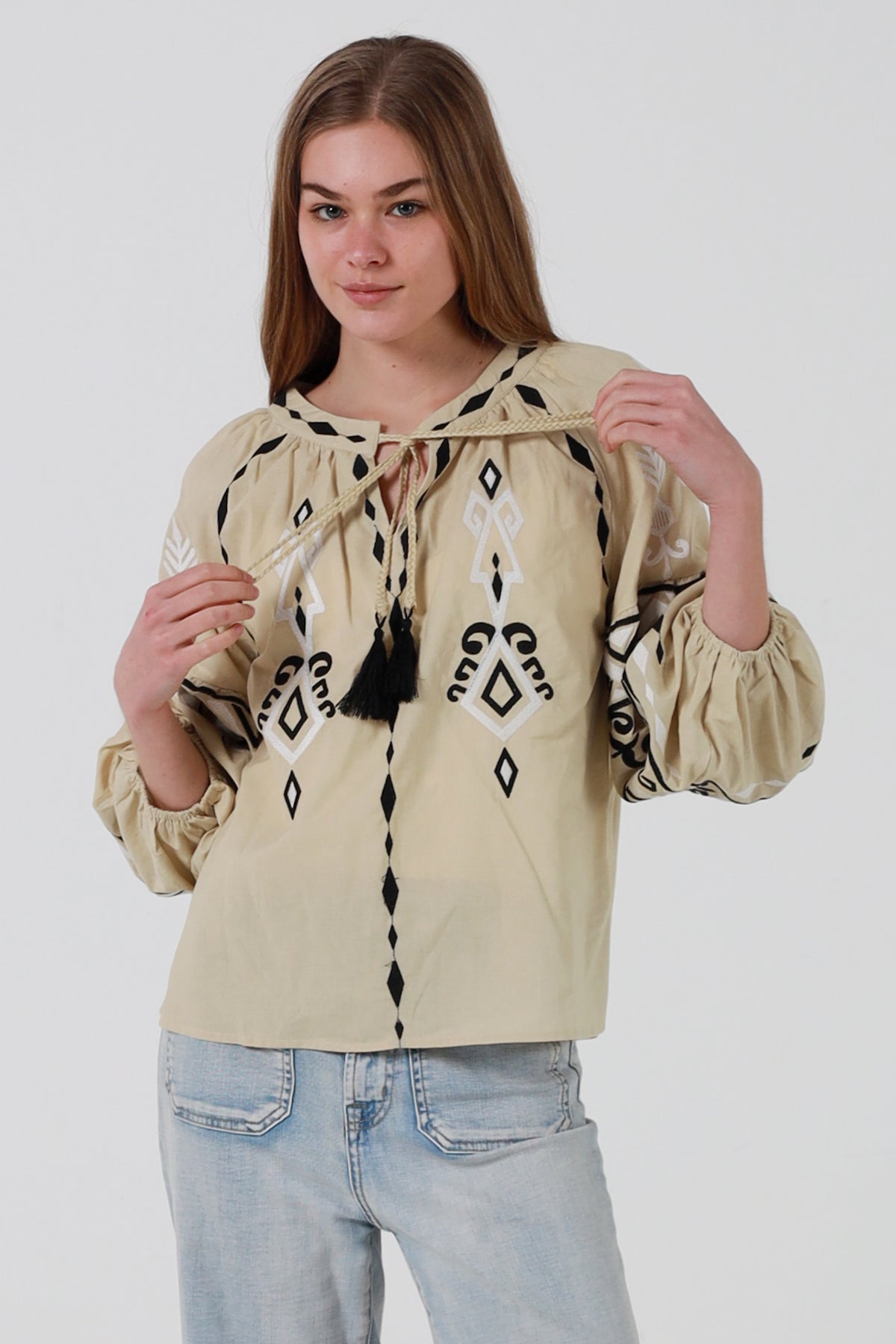 JL0016 Embroidered Top