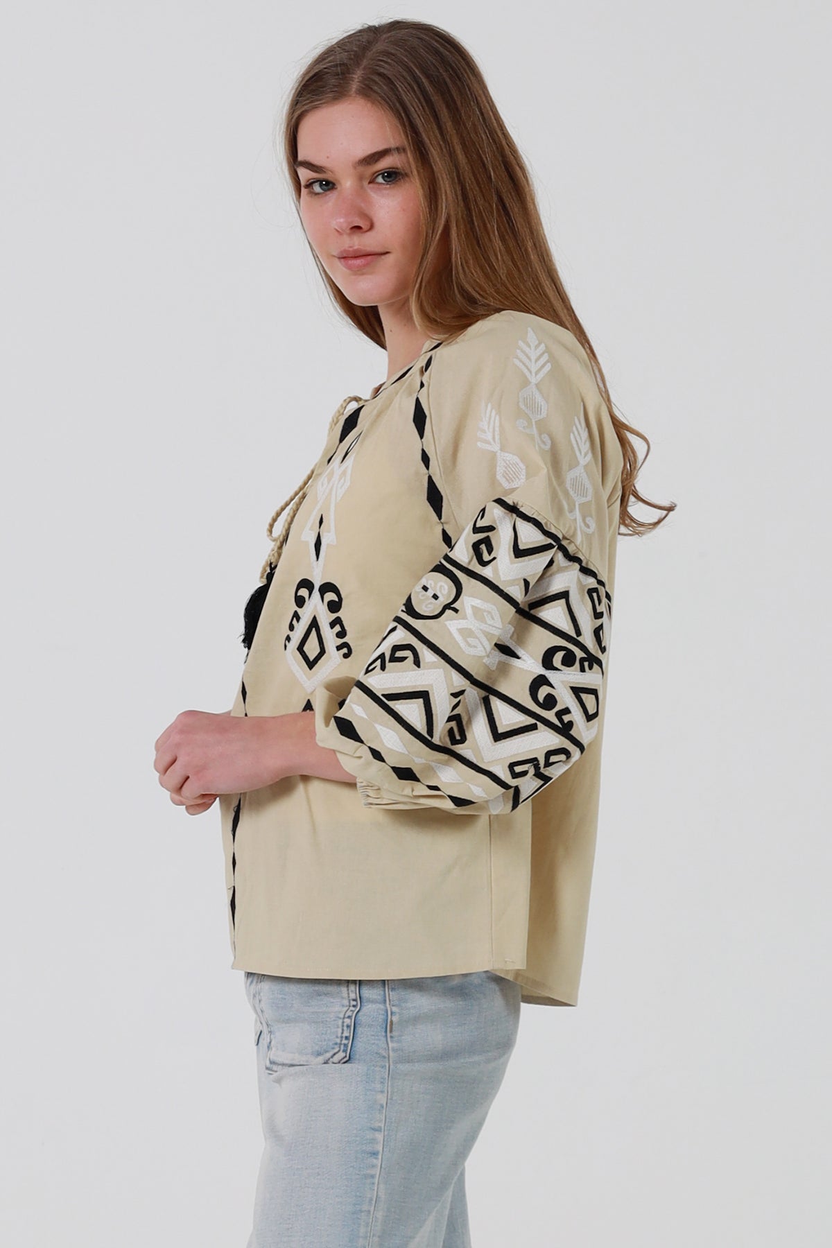 JL0016 Embroidered Top