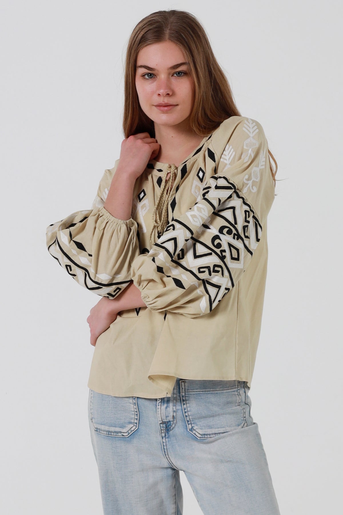 JL0016 Embroidered Top