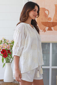 LG0019SPA White Shorts