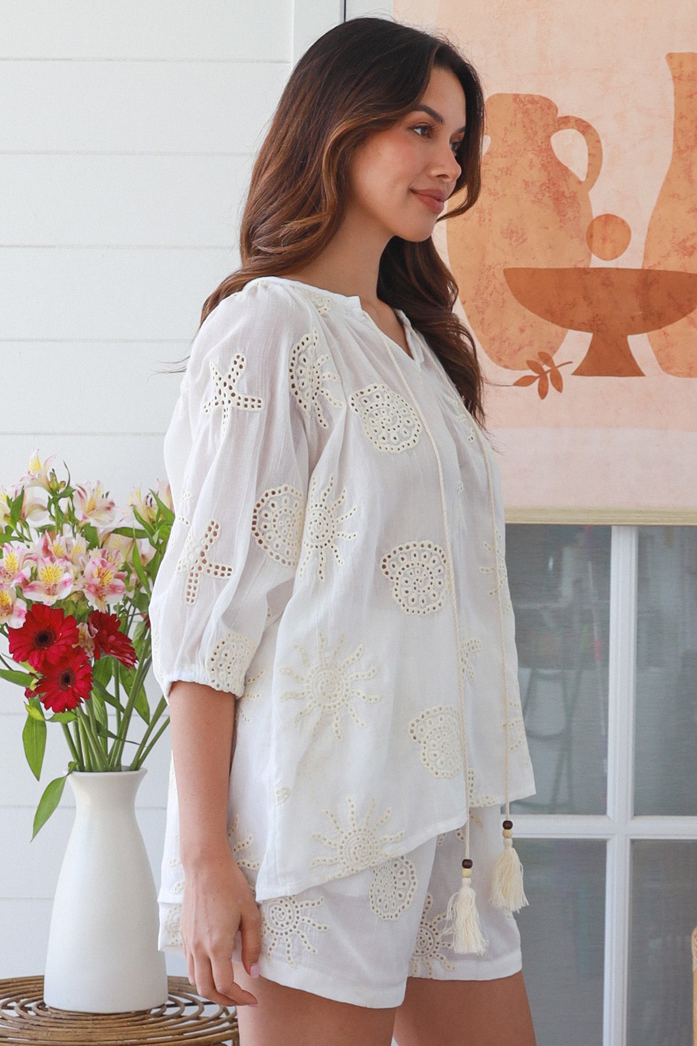 LG0019SPA White Shorts