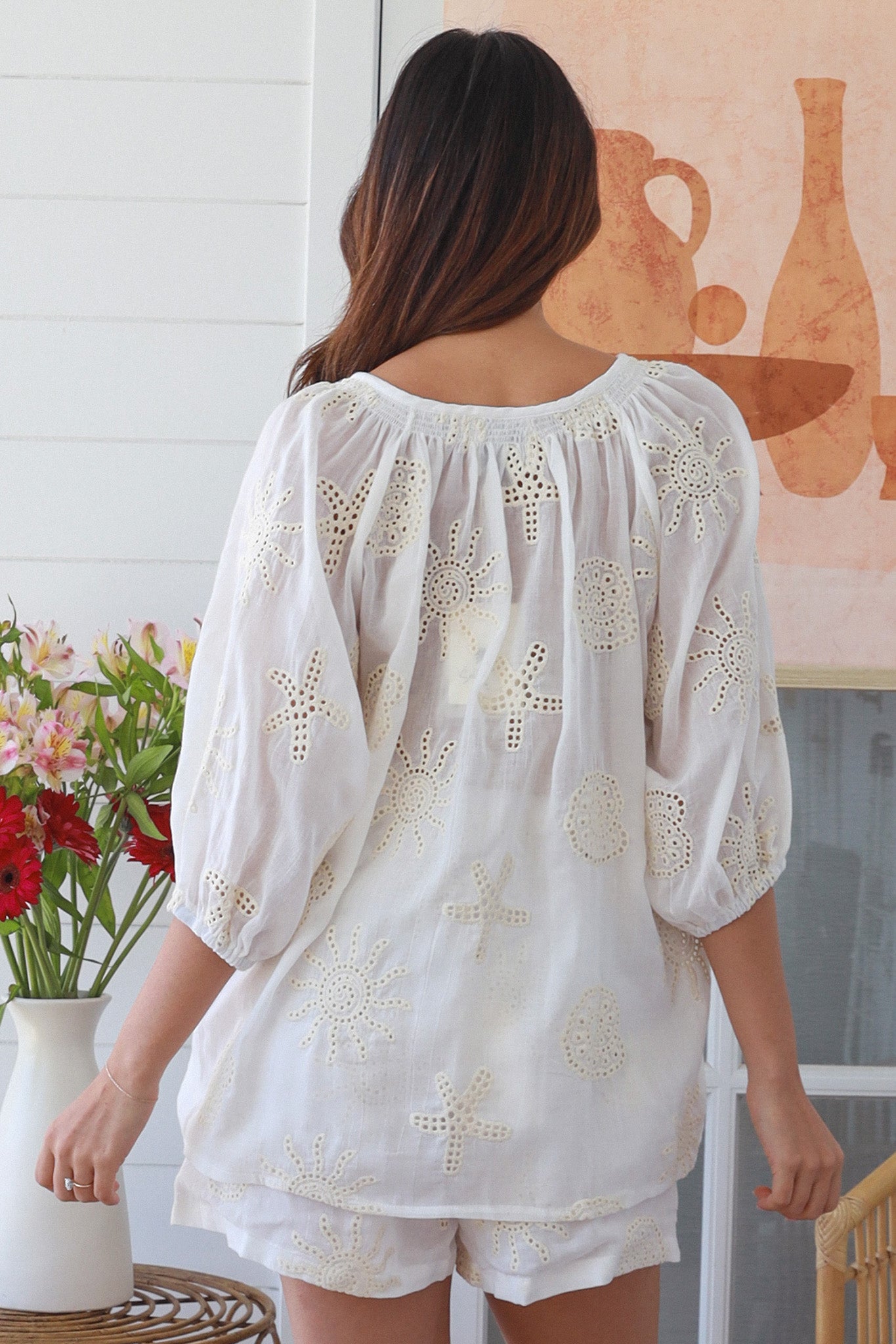 LG0019SPA White Shorts